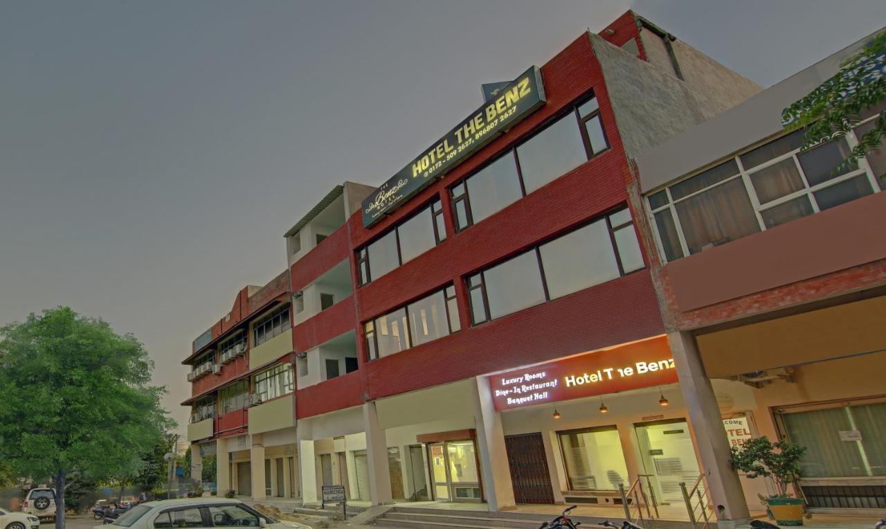 Treebo Trend Benz Hotel Chandigarh Exterior photo