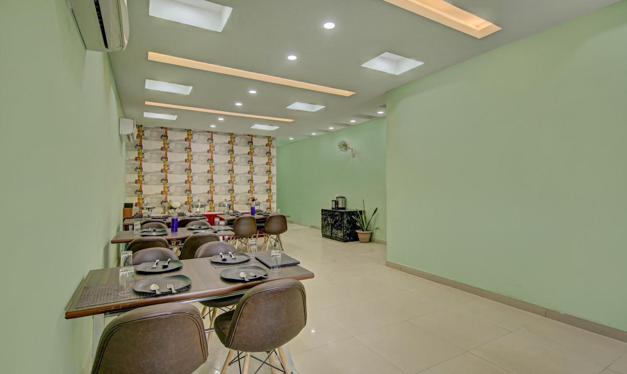 Treebo Trend Benz Hotel Chandigarh Exterior photo