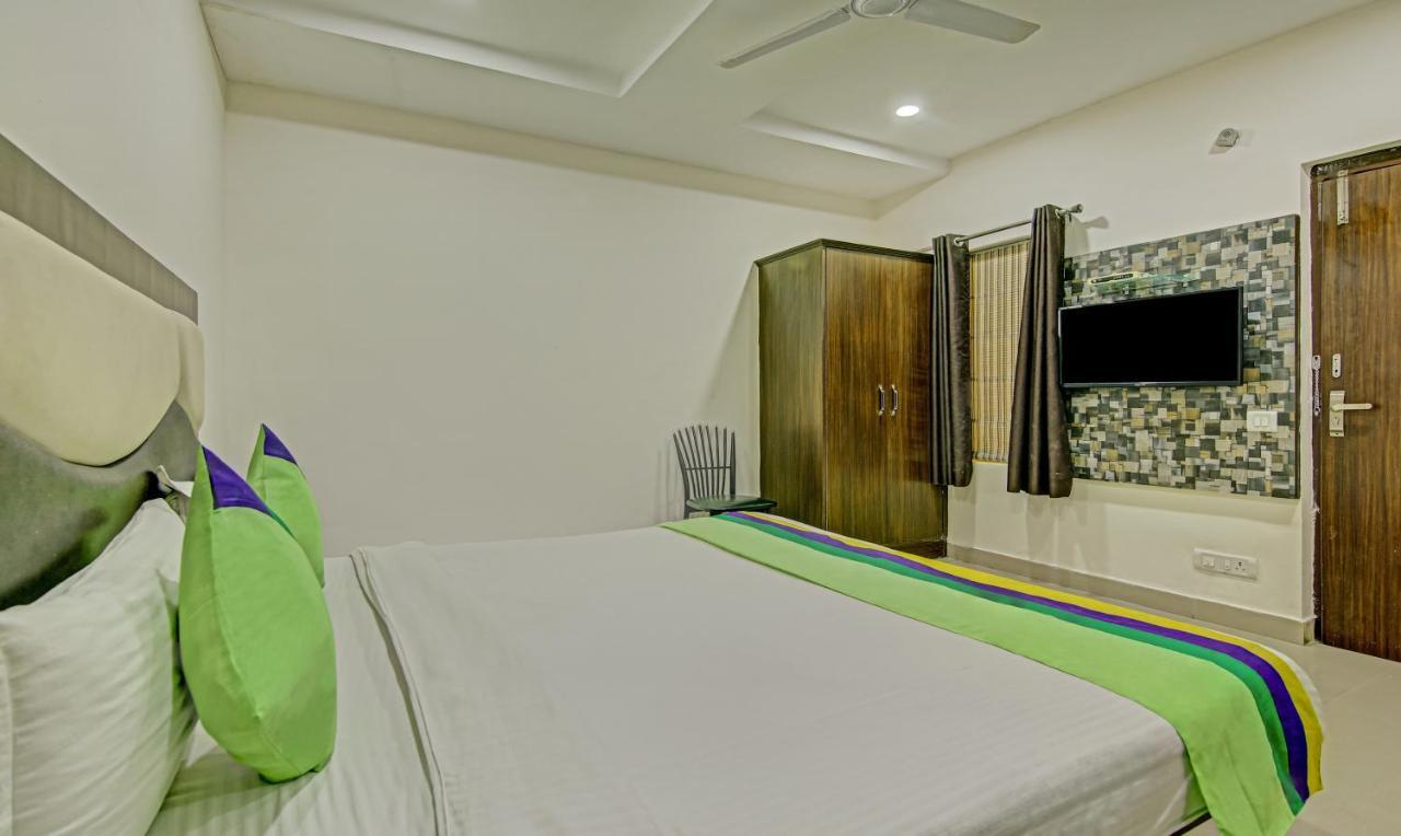 Treebo Trend Benz Hotel Chandigarh Exterior photo