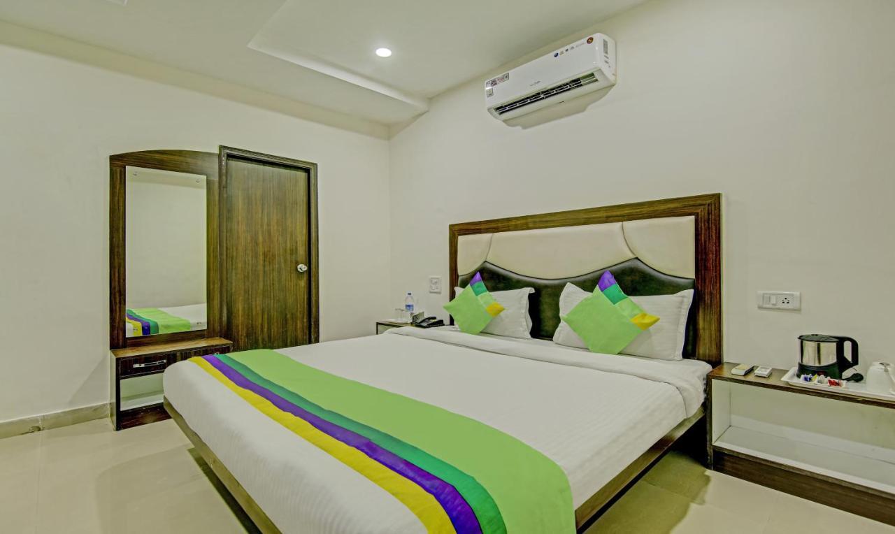 Treebo Trend Benz Hotel Chandigarh Exterior photo